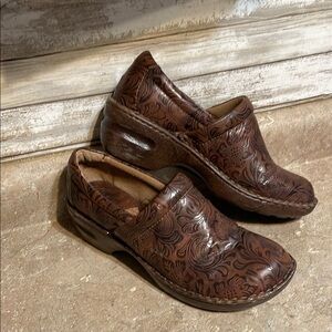 BOC Size 11 M Clogs